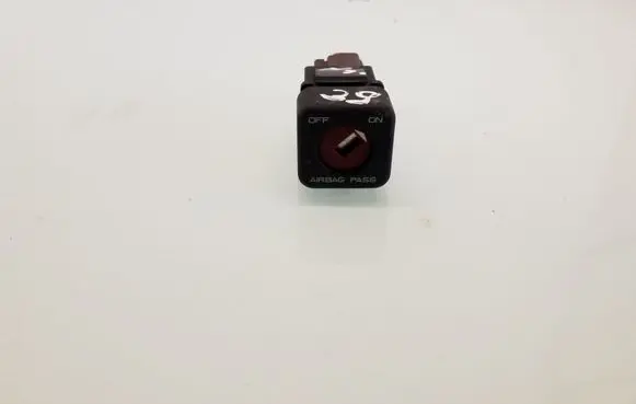 Passenger airbag on/off switch