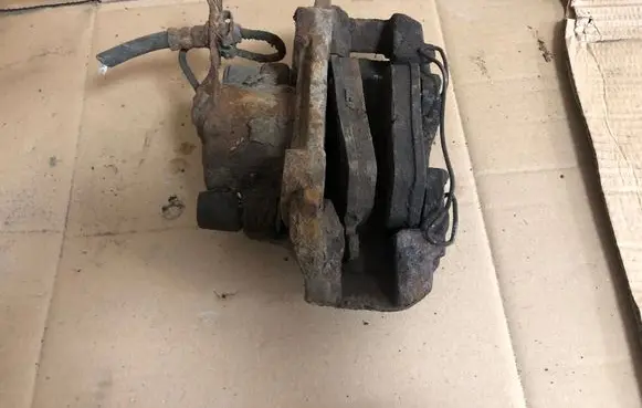 Volkswagen PASSAT B5 Front brake caliper