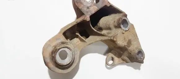 Volkswagen PASSAT B5 Engine mounting bracket 4b0199352