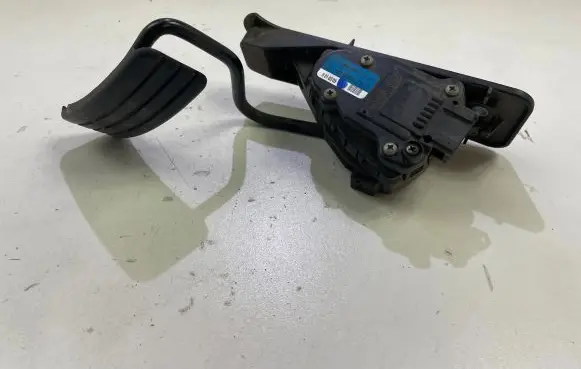 Renault Espace IV Accelerator throttle pedal 8200007513 6PV00811918