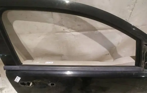 Dodge Caliber Front door glass trim molding 