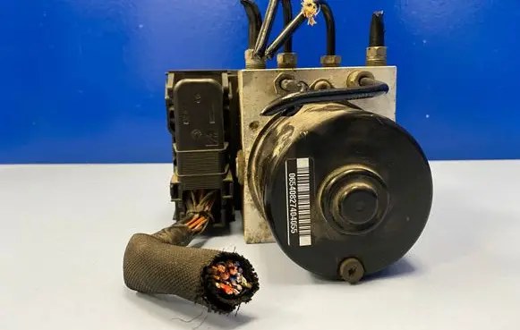 Ford Focus C-MAX ABS Pump 3M512C405HA