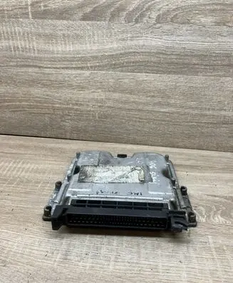 Peugeot 406 Engine control unit/module 9635156580 0281001977