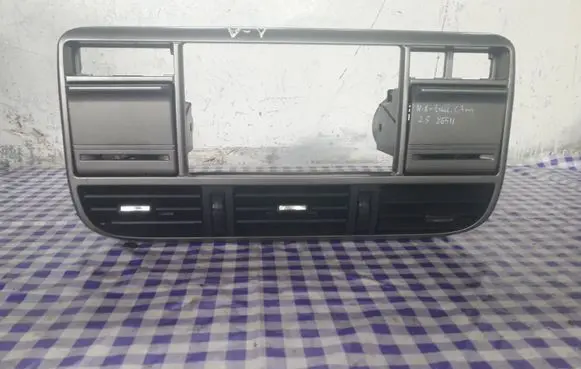 Nissan X-Trail T30 Dash center air vent grill E575171500