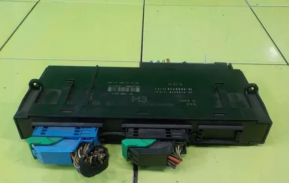 BMW 1 E81 E87 Central body control module 9229880