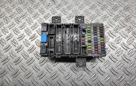 Honda Civic Fuse module 37832LN 2LV0XYL5 070613