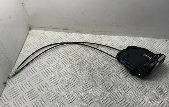 Toyota Auris 150 Rear door lock 6906002170 6977002120