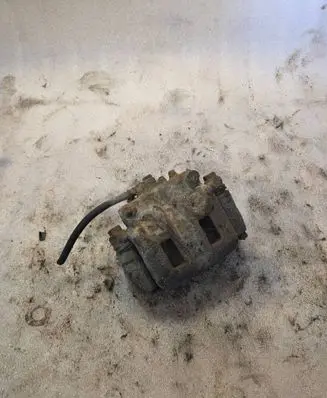 Mitsubishi Pajero Front brake caliper