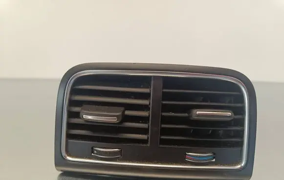 Rear air vent grill