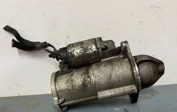 Opel Zafira B Starter motor 55576990