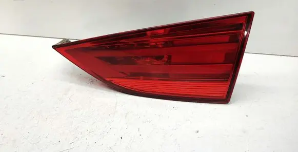 Tailgate rear/tail lights