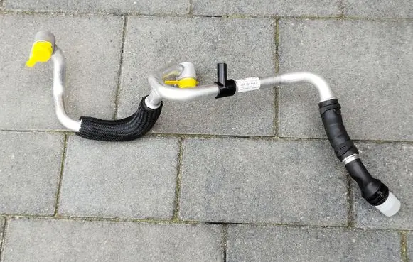 Audi Q7 4M Engine coolant pipe/hose 057121444J