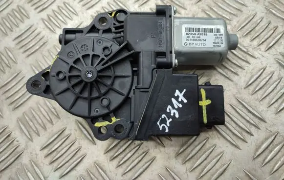 KIA Ceed Front door window regulator motor 82450A2010