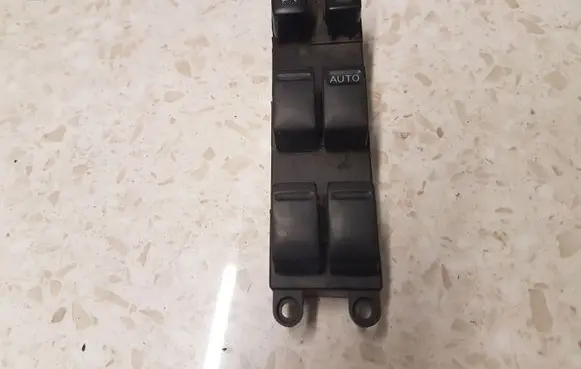 Nissan X-Trail T30 Electric window control switch