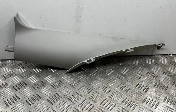(D)pillar trim (top)