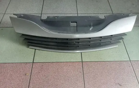 Renault Laguna II Front grill 8200012581