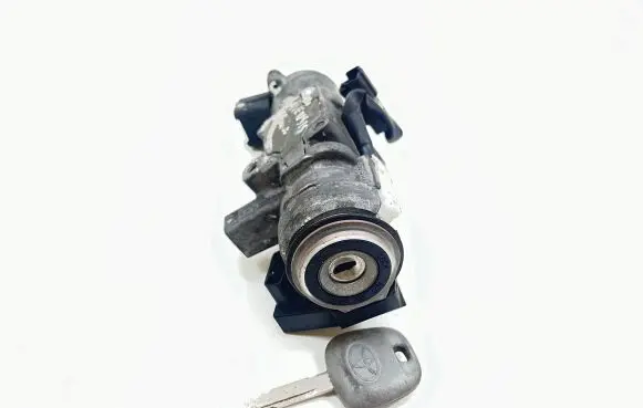 Toyota Avensis T250 Ignition lock N05015178