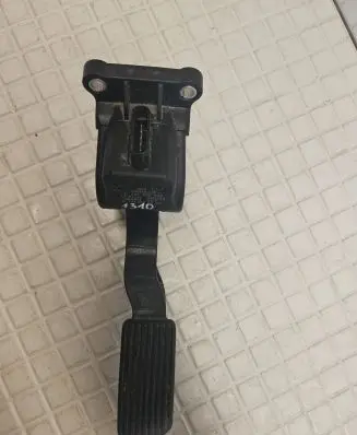 Mercedes-Benz Sprinter W906 Accelerator throttle pedal A9063000304 0280755025