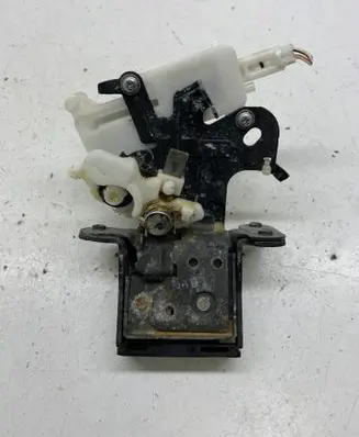 Mazda 3 I Tailgate/trunk/boot lock/catch/latch B6701