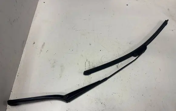 BMW X3 E83 Front wiper blade arm 7051619