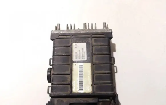Volkswagen PASSAT B3 Engine control unit/module 443907311b 0261200261