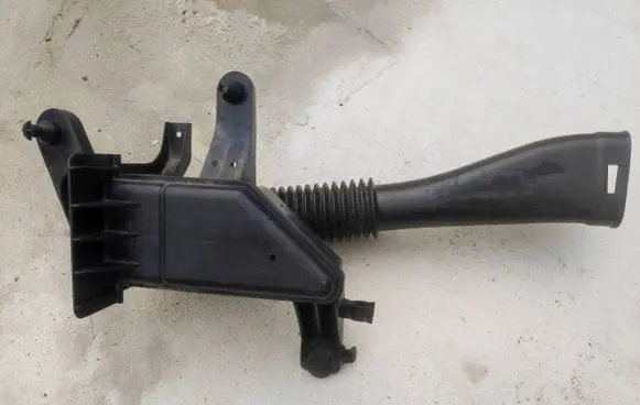Mazda 3 I Air intake duct part Z60113200A 0142109250