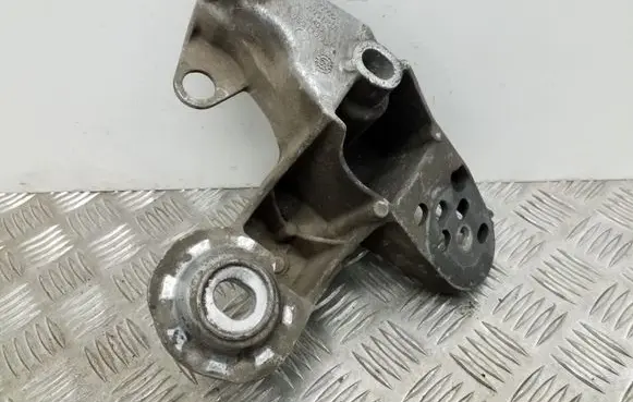 Audi A4 S4 B6 8E 8H Engine mounting bracket 8E0199351C
