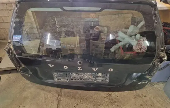 Volvo V70 Tailgate/trunk/boot lid 