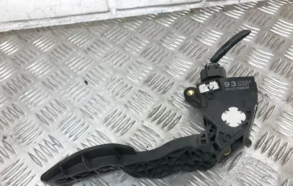 Toyota Yaris Accelerator throttle pedal 9327914A