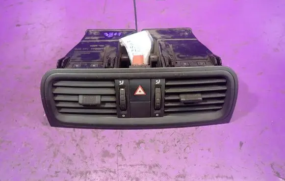 Skoda Fabia Mk2 (5J) Dashboard side air vent grill/cover trim 5J0820951
