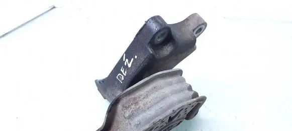 Volkswagen Transporter - Caravelle T5 Engine mount bracket V05060