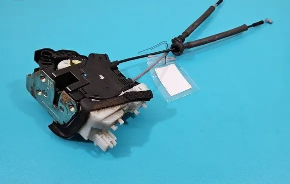 Hyundai Elantra Front door lock 81320-3X010 IMPRK1451149