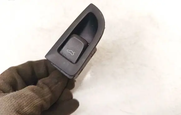 Audi A4 S4 B8 8K Tailgate opening switch 8K0959831A