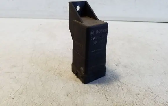 Iveco Daily 5th gen Glow plug pre-heat relay 0281003167