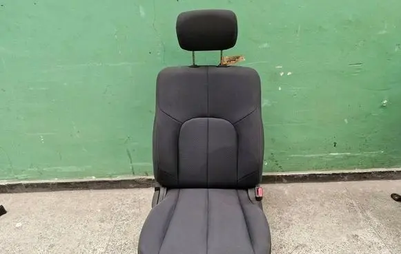 Mitsubishi Endeavor Front passenger seat 