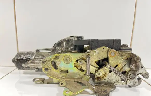 Mercedes-Benz E W210 Tailgate/trunk/boot lock/catch/latch 0390201678