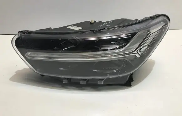Volvo XC40 Headlight/headlamp 32133575