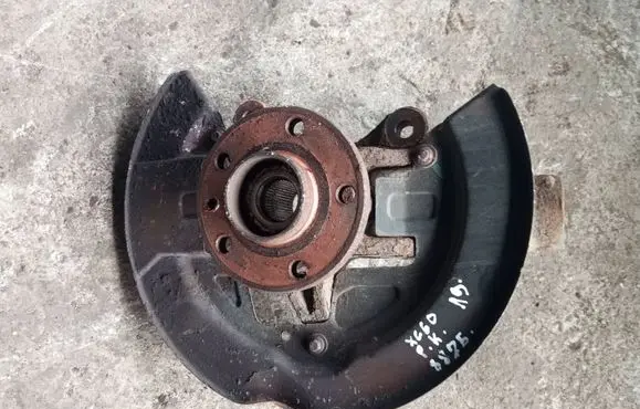 Front wheel hub