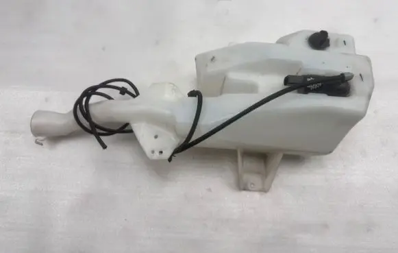 Ford Mustang VI Windshield washer fluid reservoir/tank JR3B17B613AE JR3B17B613