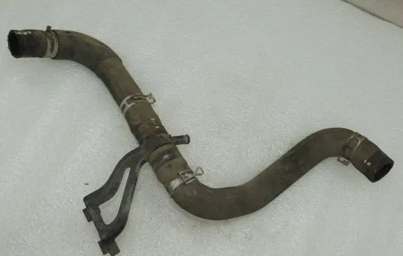Toyota Avensis T270 Engine coolant pipe/hose 165730T030