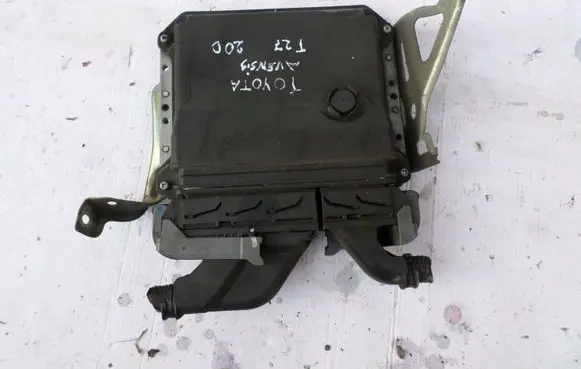 Toyota Avensis T270 Engine control unit/module 8966105N50