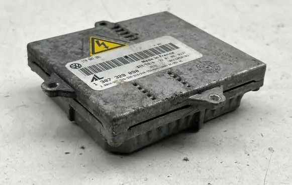 Volkswagen Golf V Headlight ballast module Xenon 1T0907391 10EEG050103 1307329090
