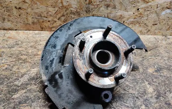 Chevrolet Orlando Front wheel hub spindle knuckle 13248527