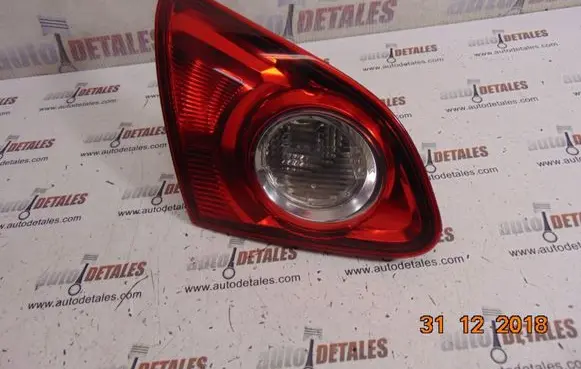 Tailgate rear/tail lights
