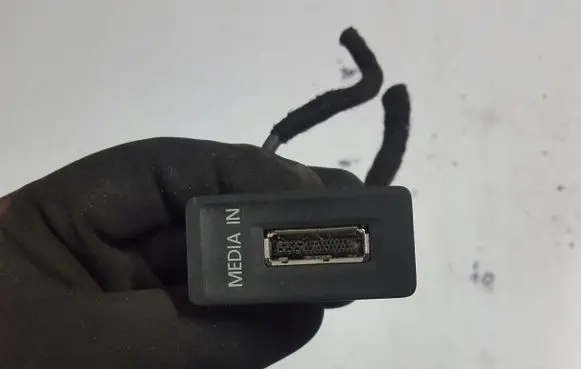 Volkswagen Golf Sportsvan AUX in-socket connector 5G0035736
