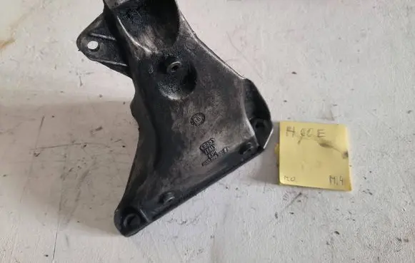 Volkswagen PASSAT B5 Engine mounting bracket 8D0199308AB