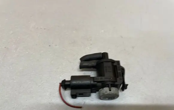 Volkswagen Tiguan Turbo solenoid valve 1K0906283A