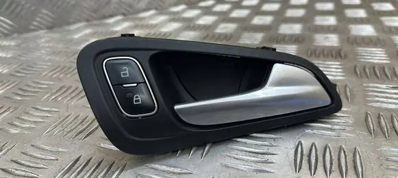 Ford Focus Front door interior handle 19061030