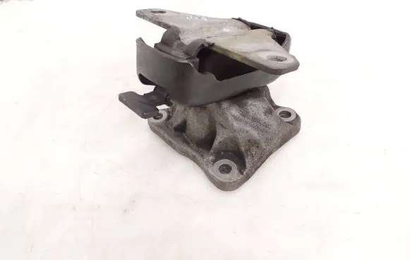 Volkswagen Amarok Engine mount bracket 2H6199307 2H6199256