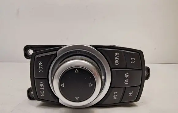 Head unit multimedia control